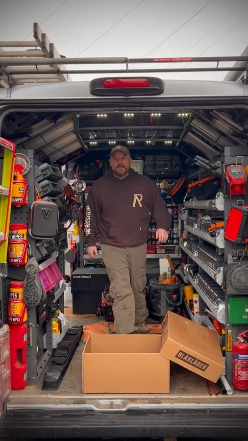 Instagram post by @bri_plumber for Blåkläder. Caption reads: When a plumber gets ready for work😎👊🏼

I won a....