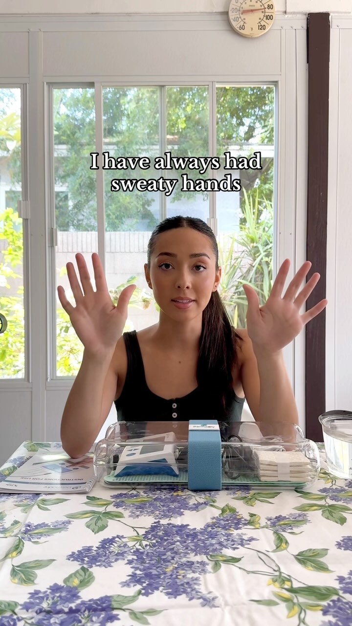 Instagram post by @ariarayes for Dermadry. Caption reads: [...] extremely difficult so I cannot thank....