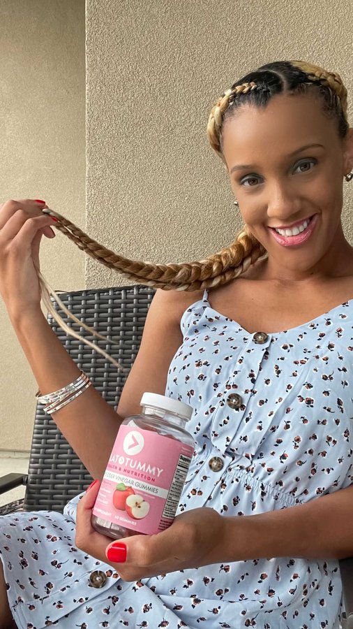 Instagram post by @derrahoward for Flat Tummy Tea. Caption reads: #ad I just received my @flattummyco ACV gummies....