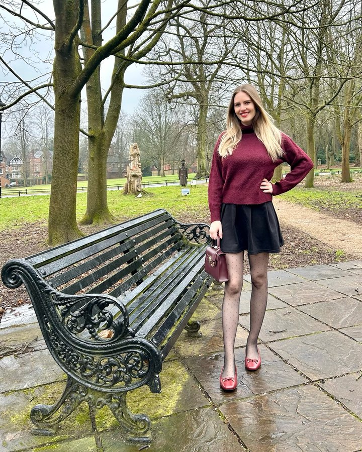 Instagram post by @lorettalotus for Vionic Shoes. Caption reads: Love my new shoes from @vionicshoes.uk....