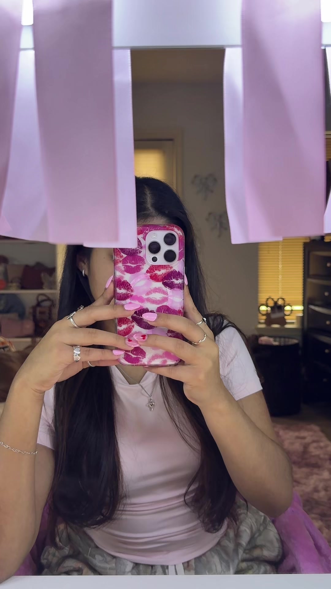 TikTok post by @faaith.xo for VELVET CAVIAR. Caption reads: 💋 #phonecase #fyp #velvetcaviar #paratiii....