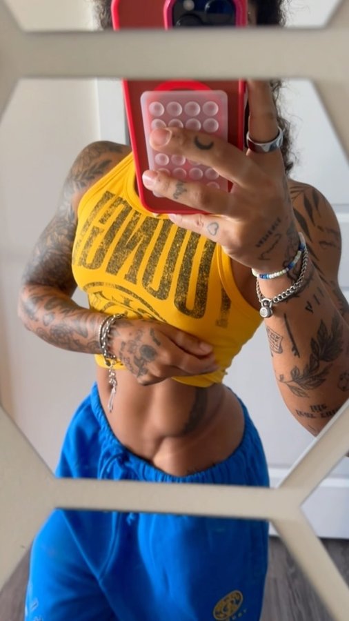 Instagram post by @ashleyshack for Sleek Fit Jewelry. Caption reads: back on my cool color combo wave 🤝🏽 

11/26 -....