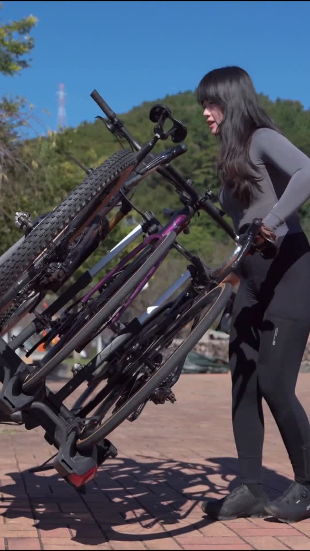 Instagram post by @mindy_cycling for Thule. Caption reads: [...] 안해서 좋다! 
.
.
#sponsor 
@fantasiabikes....