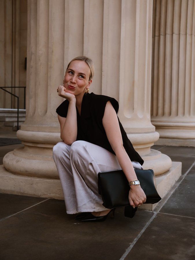 Instagram post by @clnjes for SASSYCLASSY. Caption reads: Anzeige @sassyclassy casual sunday fit 🖤 Don’t....