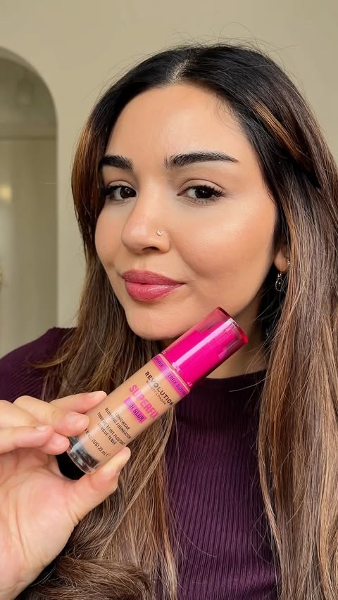 Instagram post by @selinareviews for Makeup Revolution. Caption reads: [...] heaviness. Absolute perfection 👏....