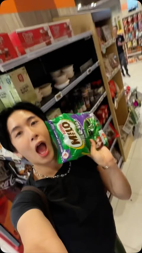 Instagram post by @alextheapollokid for Milo Perú. Caption reads: Can’t believe you can DIY your own MILO Van drink....