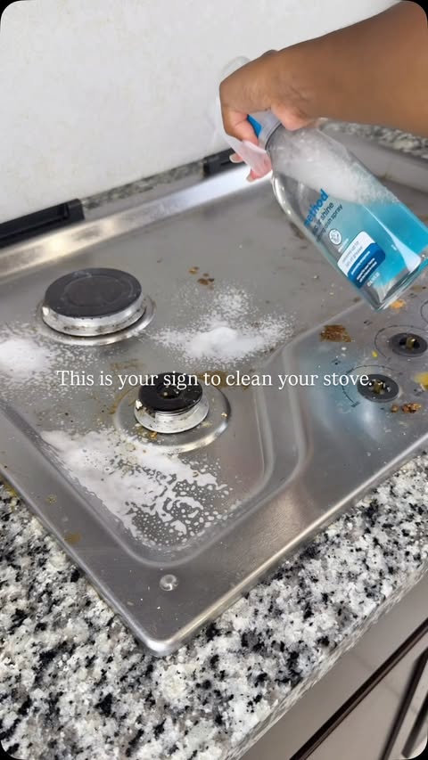 Instagram post by @cleaningtoexhale for method. Caption reads: [...] stove is clean. I don’t make the rules.....