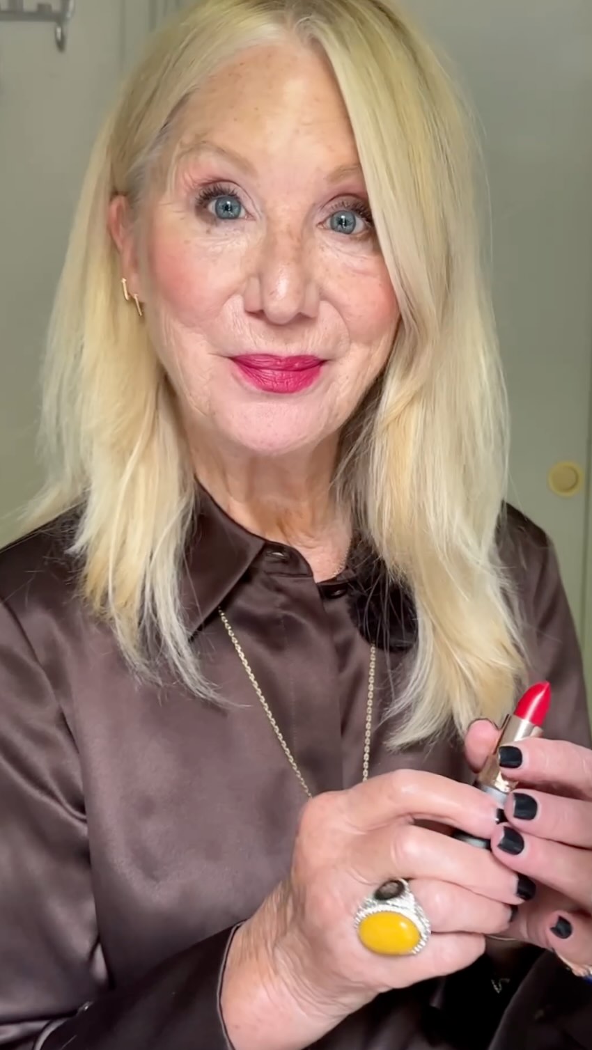 Instagram post by @thevalgarland for INGLOT COSMETICS. Caption reads: Class Act 💄❤️💋

Classic Look using....