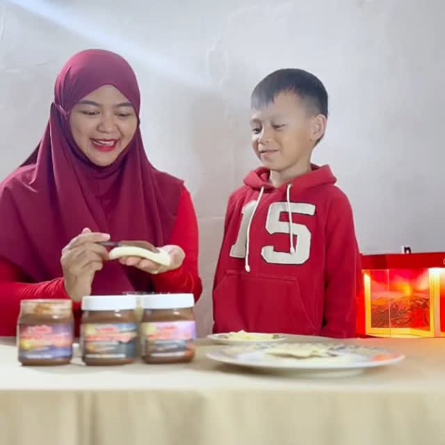 Instagram post by @razendra.zn for Nutella. Caption reads: Aku tuh seneng banget kalau lagi beraktivitas....