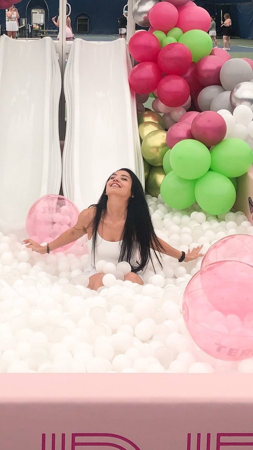 Instagram post by @mikaila_nyc for Terez. Caption reads: [...] bit 🎾🙈 I absolutely LOVED wearing this....