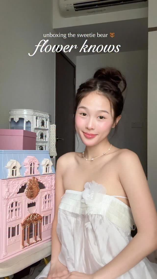 Instagram post by @tyberry_033 for Flower Knows. Caption reads: Unboxing the sweetie bear @flowerknows_global....