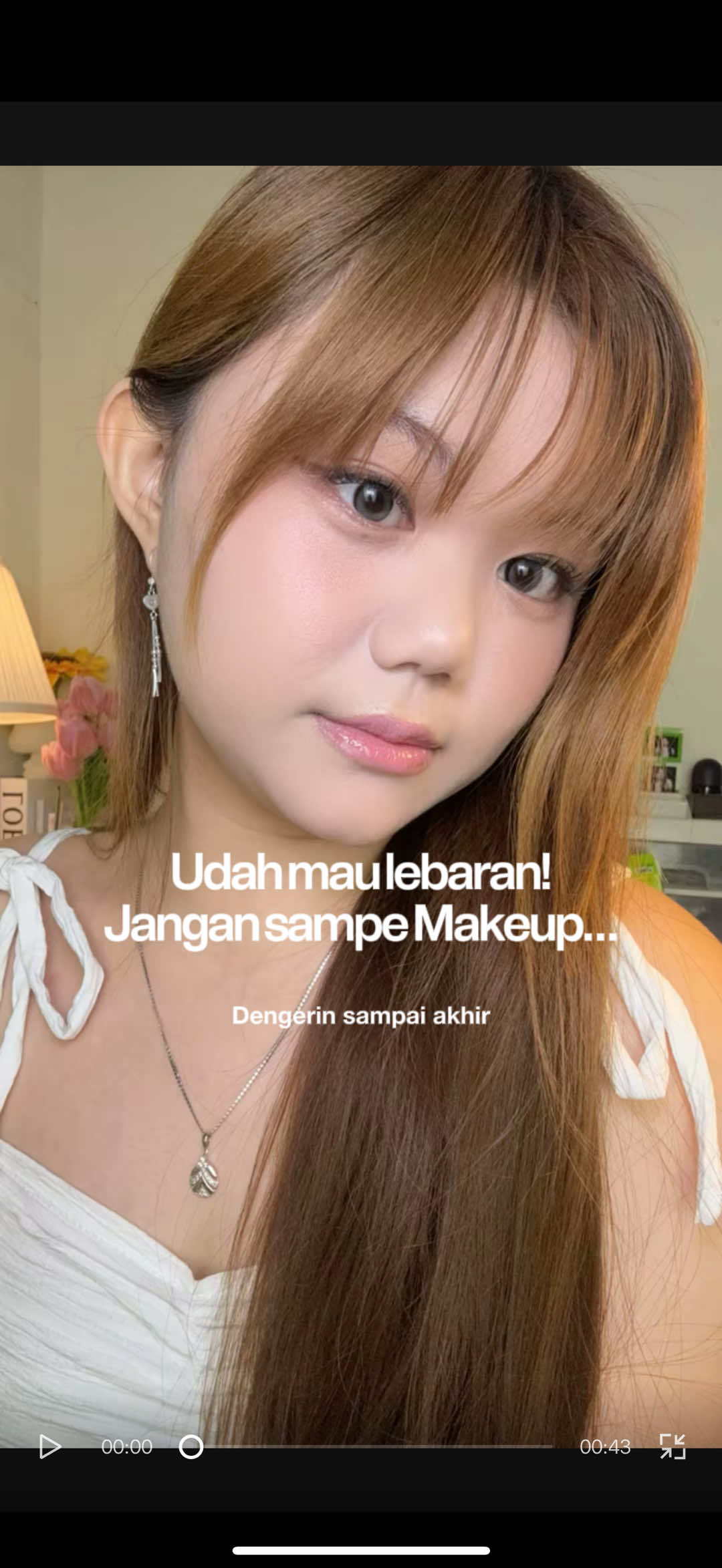 TikTok post by @spillmekap for OTWOO Indonesia. Caption reads: Udah mau lebaran makeup masih aja longsor? Harus....