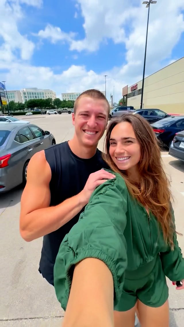 Instagram post by @kylieholbeck for Chase. Caption reads: As a fitness girly – turned pregnant fitness....