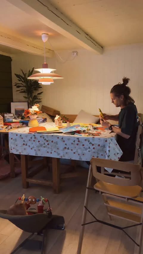 Instagram post by @stineogjarlen for BIC. Caption reads: Reklame // UHU // Family DIY: what could possibly....