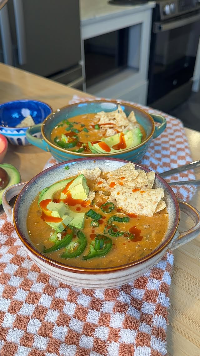 Instagram post by @munchiesbymallory for Fresh Thyme. Caption reads: [...] I grabbed everything from my local Fresh....