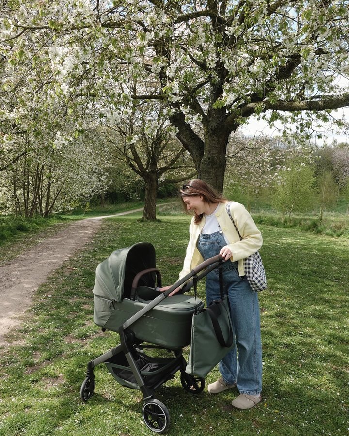 Instagram post by @jodie.melissa for Joolz. Caption reads: left the house forgetting part of the pram so had....
