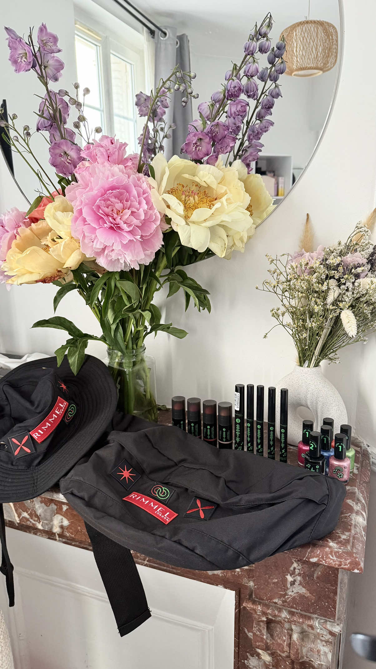 TikTok post by @oranemakeupoff for rimmellondon. Caption reads: Festival makeup avec @rimmellondon les formats....