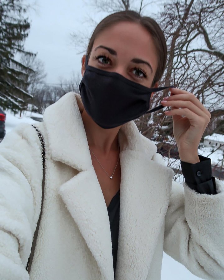 Instagram post by @jessicapavlik_ for Choose New Jersey. Caption reads: [...] my bio && don’t forget to #MaskUpNJ....