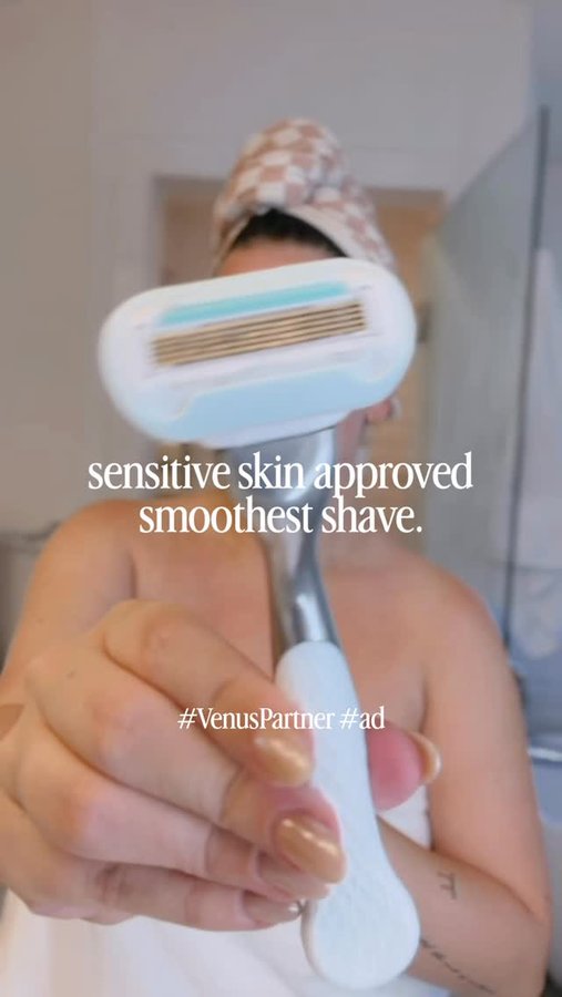 Instagram post by @itsamandaroe for Gillette Venus. Caption reads: #ad #VenusPartner comment SMOOTH & I’ll send you....