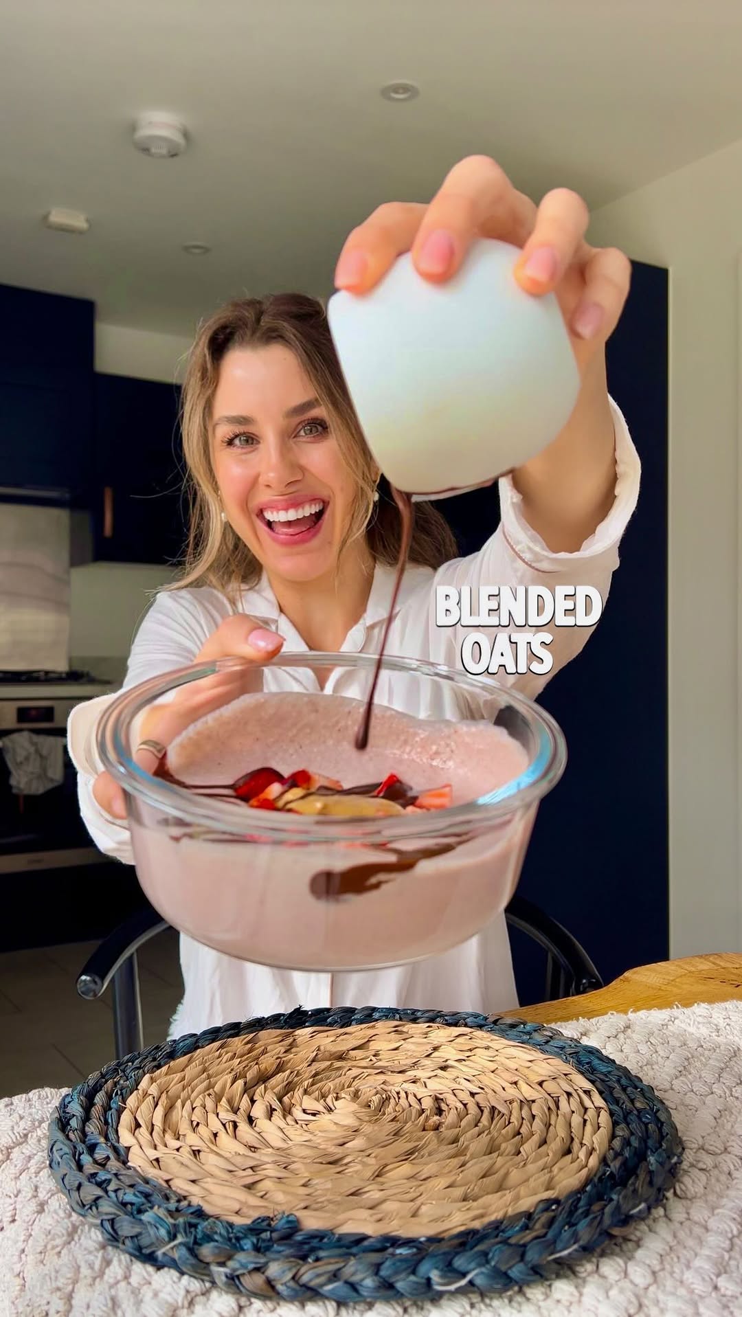 Instagram post by @_emilysworld for Quaker Oats. Caption reads: The THICK overnight blended oat recipe you need in....