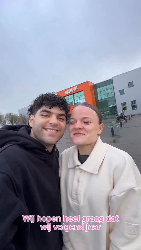 Instagram post by @nadecheandmootje for Basic-Fit NL. Caption reads: [...] in ons vel gaan zitten bij @basicfitnl....