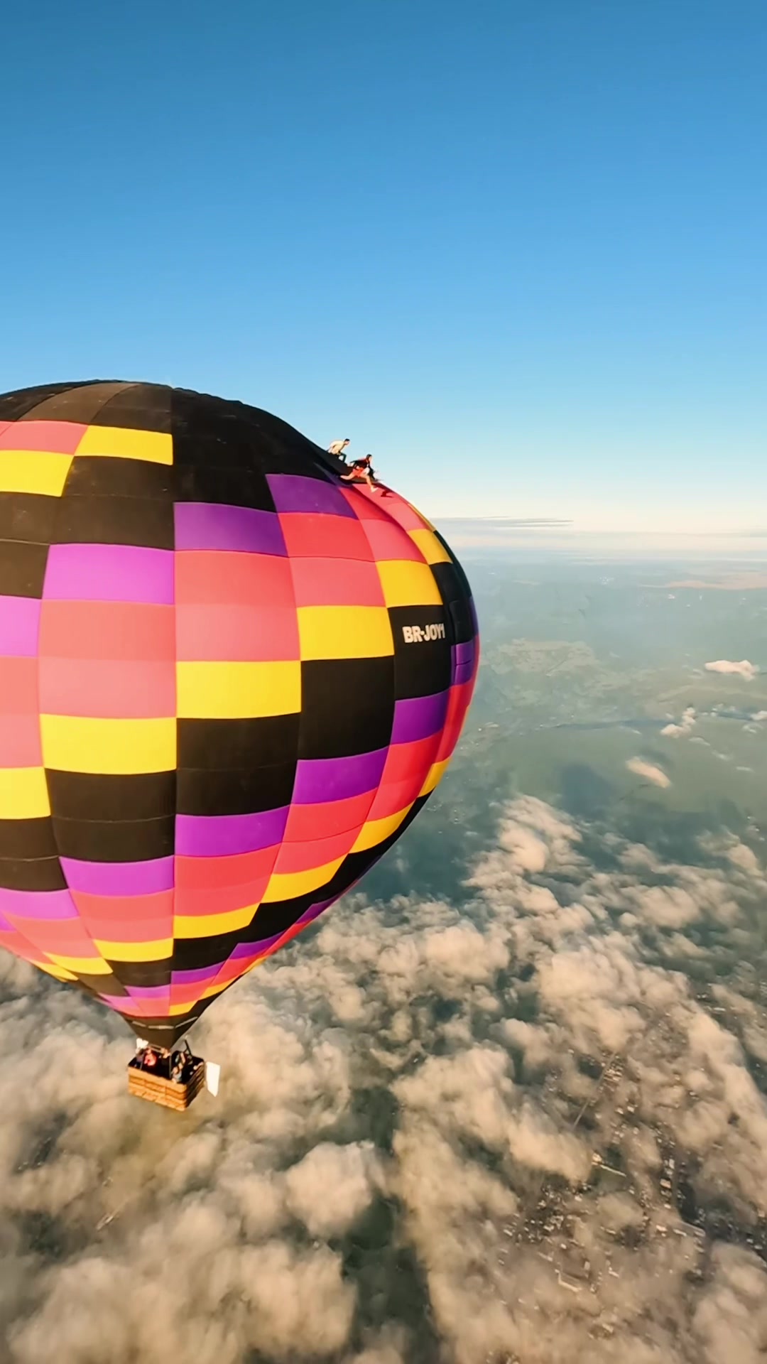 TikTok post by @yasminxavierrr for BOLD SNACKS. Caption reads: BOLD life 💙 @BOLD  #fypシ゚viral #fyp #foryoupage....