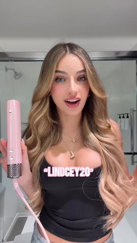 Instagram post by @lindceybeauty for FoxyBae Hair. Caption reads: @foxybaehair AIRWRAP TUTORIAL🩷 get her on sale....