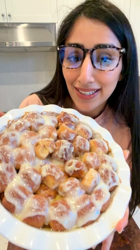 Instagram post by @bakewithzoha for KING'S HAWAIIAN. Caption reads: [...] zero shame because wow 🤤 Made with....