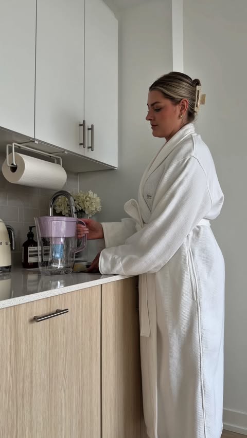 Instagram post by @wellthybyjess for Brita. Caption reads: [...] my best🧘🏼‍♀️📖✨ like hydrating with....