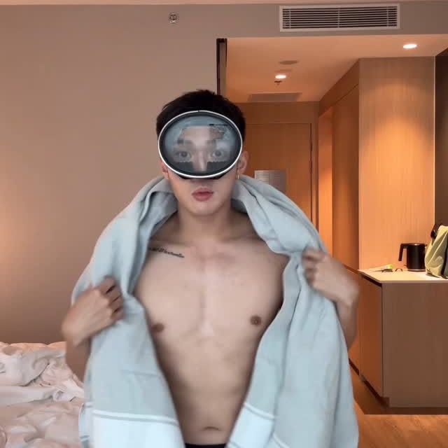 Instagram post by @lesliepng for Issey Miyake Parfums. Caption reads: [...] as my new scent

#leaudissey....