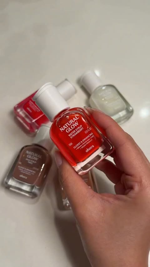 Instagram post by @_delcidlisbeth for ohora. Caption reads: I’m obsessed with this polish from @ohora_usa !!....