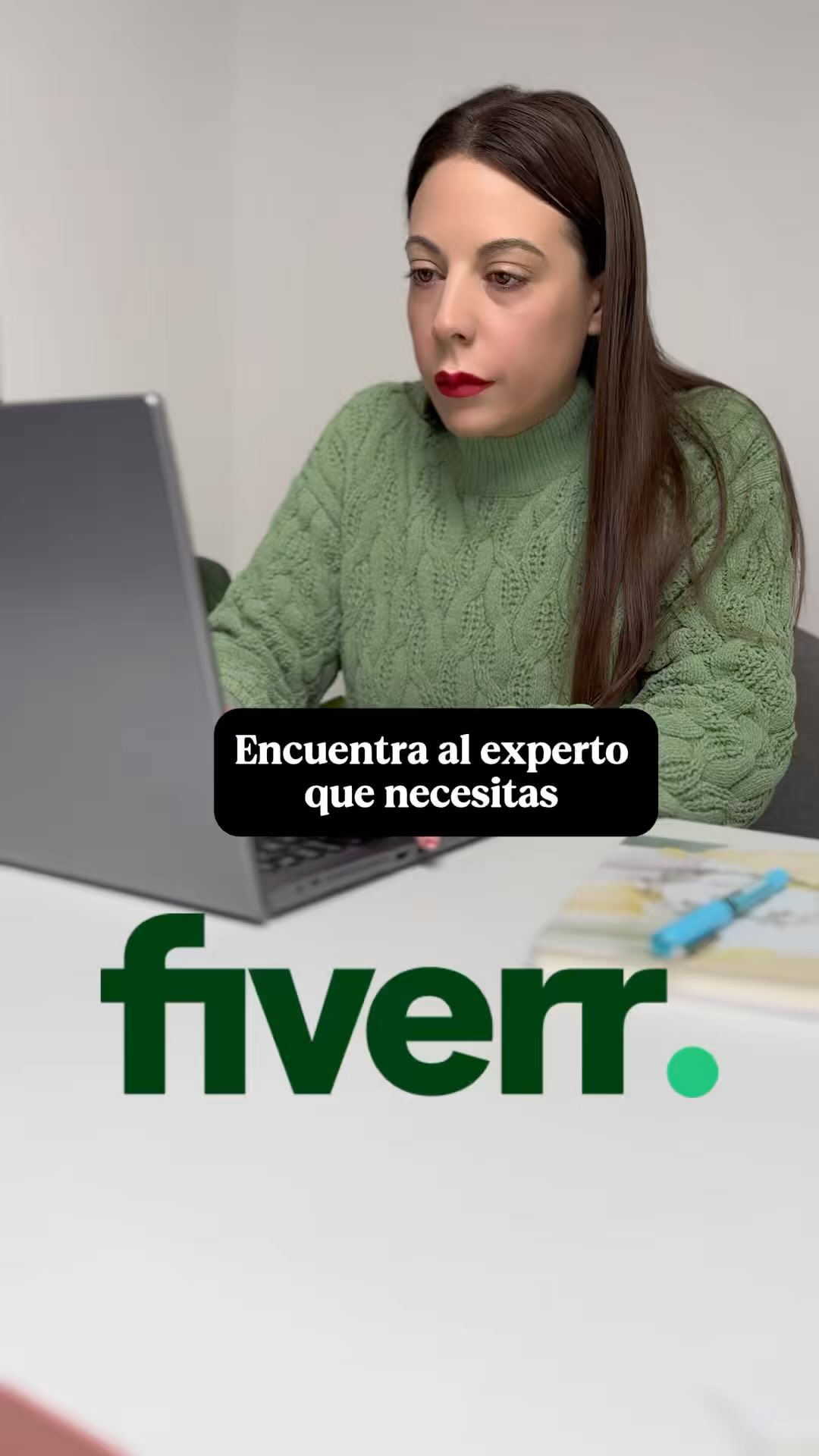 Instagram post by @mamadeunpelirrojo for Fiverr. Caption reads: Tienes un proyecto en mente pero no sabes por....