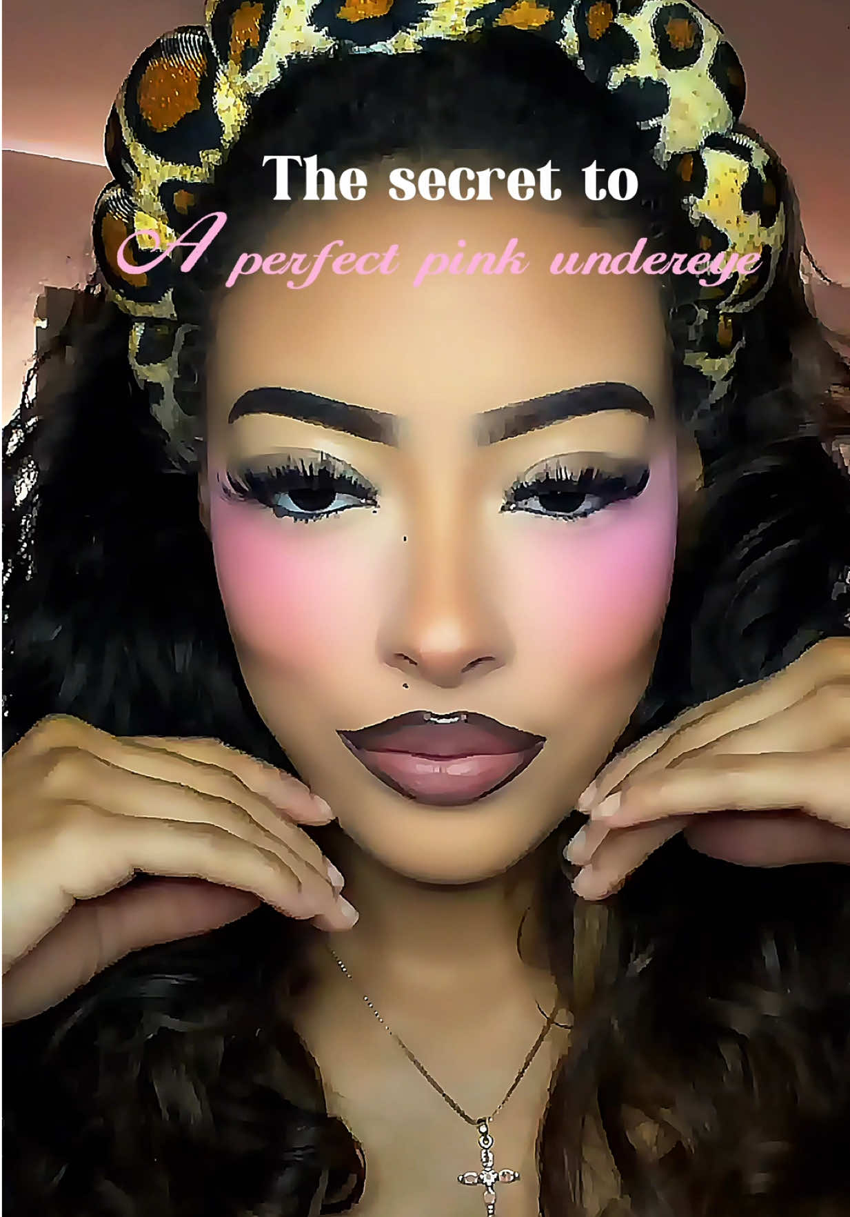 TikTok post by @love.leii1 for Beauty Creations México. Caption reads: The amount of compliments I got from this powder....
