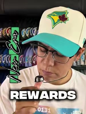 TikTok post by @claufitteds for New Era Cap. Caption reads: [...] y beneficios VIP 👀 #newera #neweracap....