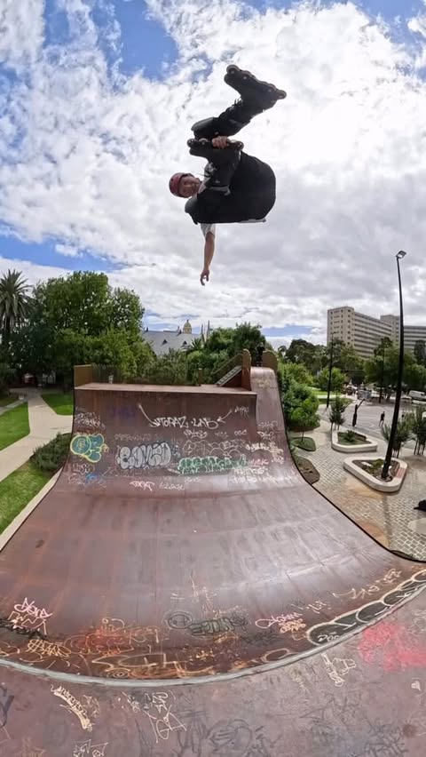 Instagram post by @takeshiyasutoko for GoPro. Caption reads: [...] skatepark🇦🇺 全てが気持ちのいい場所！ Shot by GoPro....