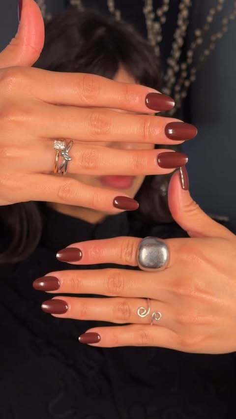 Instagram post by @monimi___ for Chillhouse. Caption reads: [...] were press-on nails and not acrylics.....