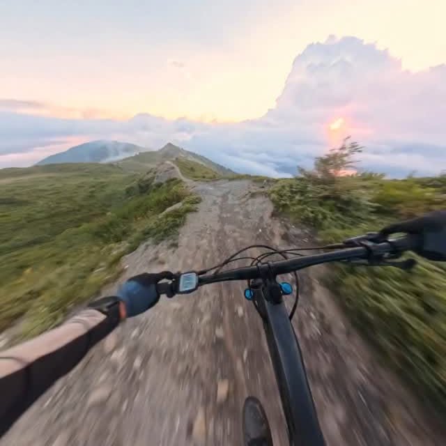 Instagram post by @mahuuuuuski for Insta360. Caption reads: The best enduro trail in Les 3 Vallées during the....