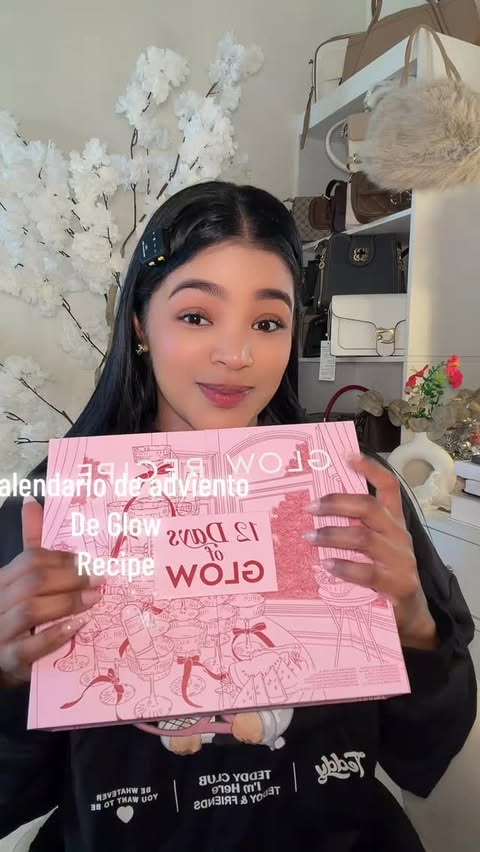 Instagram post by @karinapereztv for Glow Recipe. Caption reads: Calendario de adviento @glowrecipe “skin care “.