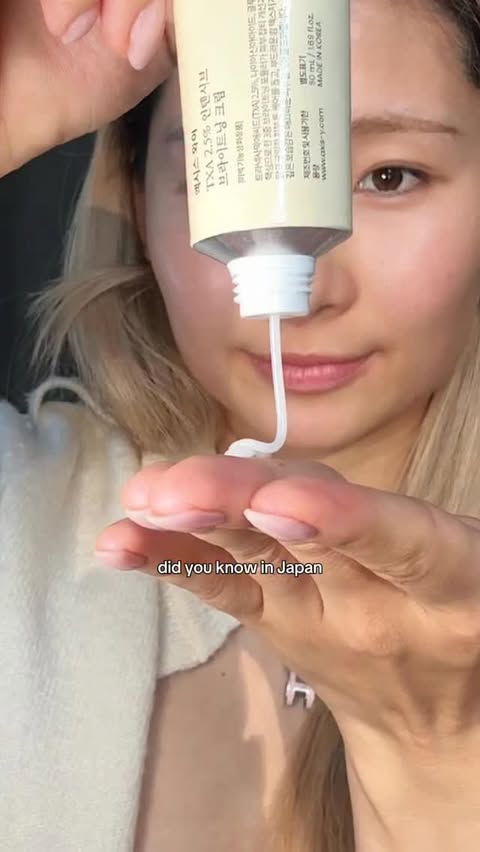 Instagram post by @yunalatte.ukjp for Axis-y. Caption reads: [...] your skin type completely changes!!?....