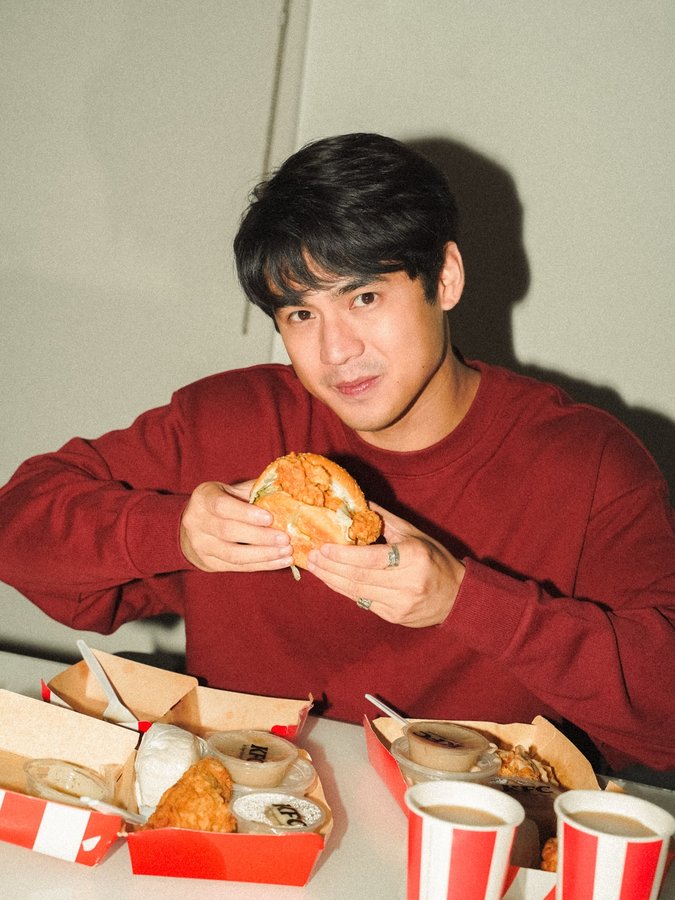 Instagram post by @emiliobdaez for KFC Philippines. Caption reads: Kain tayo? Tara! Satisfy your cravings with the....