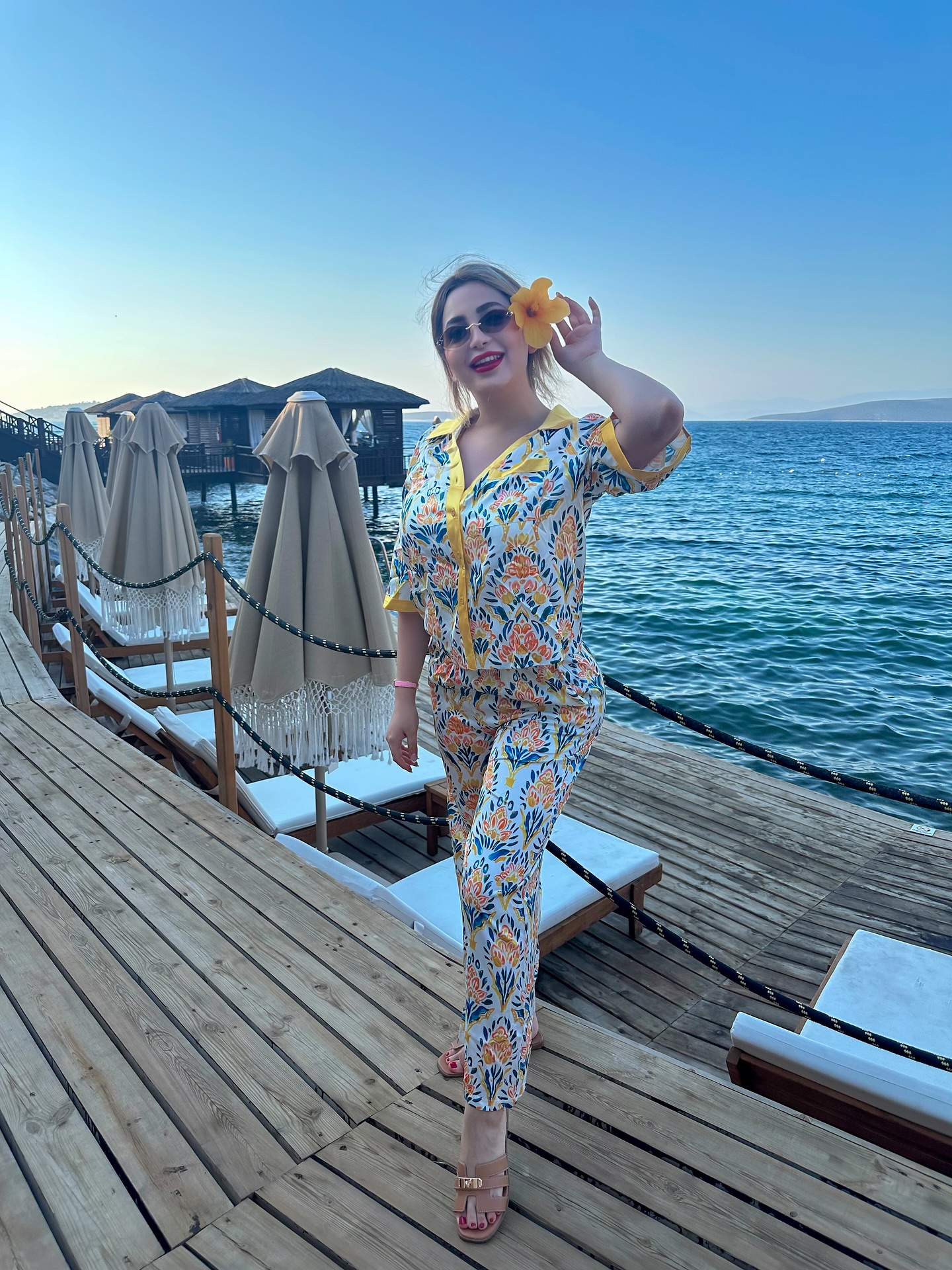 Instagram post by @rominaa_hj for LUVLETTE. Caption reads: ✨ Glowing now… explaining never 😌🌺

 ✨درخشانم…....