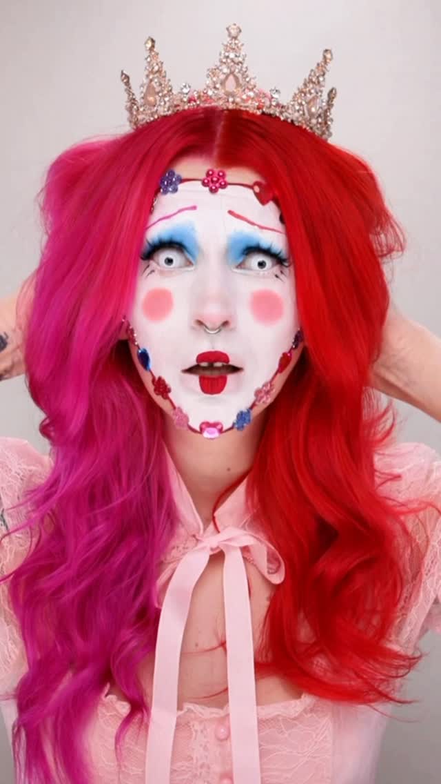 Instagram post by @evelina.forsell for Arctic Fox Hair Color. Caption reads: Spooky season requires new spooky hair 🤡
For the....