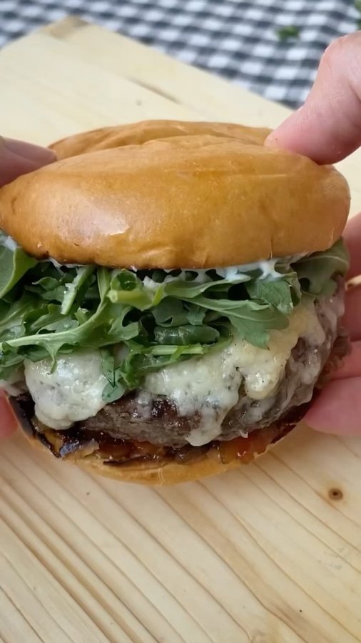 Instagram post by @diningbykelly for Foodie Tribe. Caption reads: *GIVEAWAY* I am teaming up with @eatchopbox to....