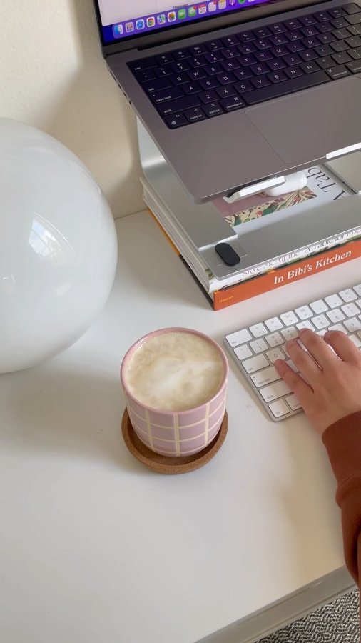 Instagram post by @anisa.marrie for Wunderground Coffee. Caption reads: Lazy morning routine 🤍🌷

with....