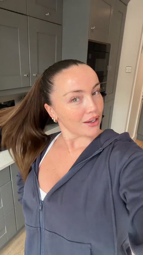 Instagram post by @ellieekellyy for Thérapie Clinic. Caption reads: Back in with @therapieclinic for my cosmetic....