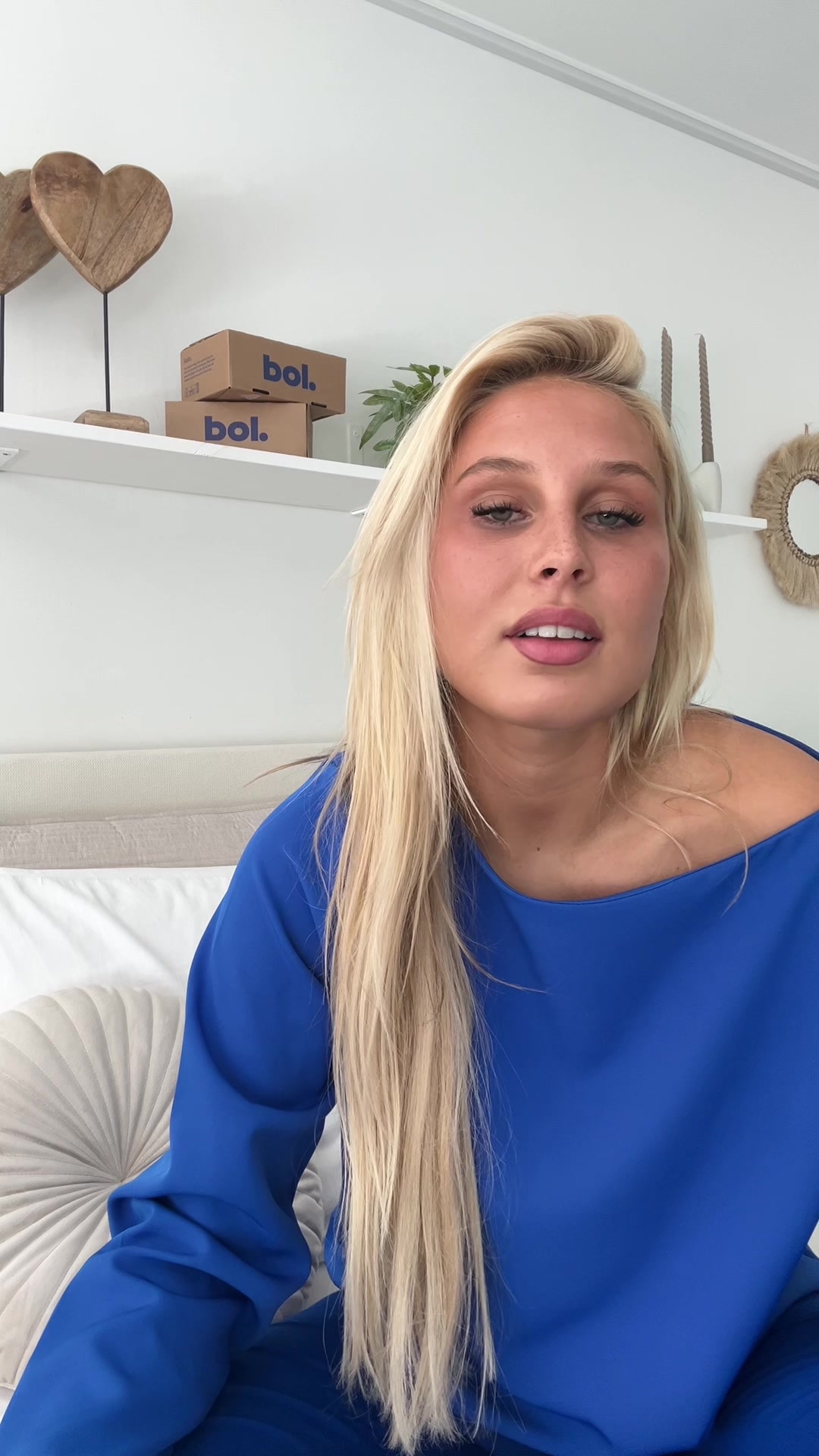 TikTok post by @renee.aneca for bol. Caption reads: advertentie| Ik testte 3 gadgets tegen zweet op....