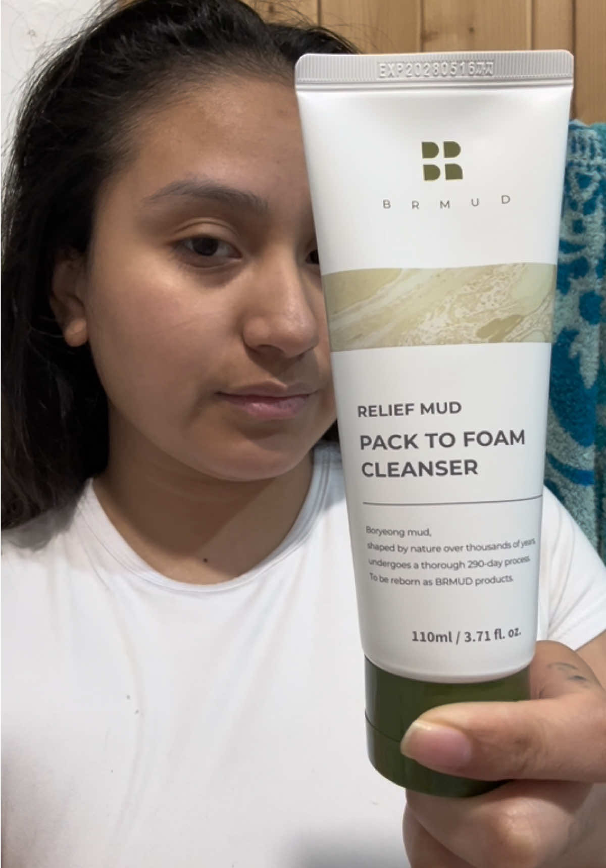 TikTok post by @katalinacmakeup for PicketPlay Shop. Caption reads: [...] Mask that Turns into FOAM?! Wow 🤩....