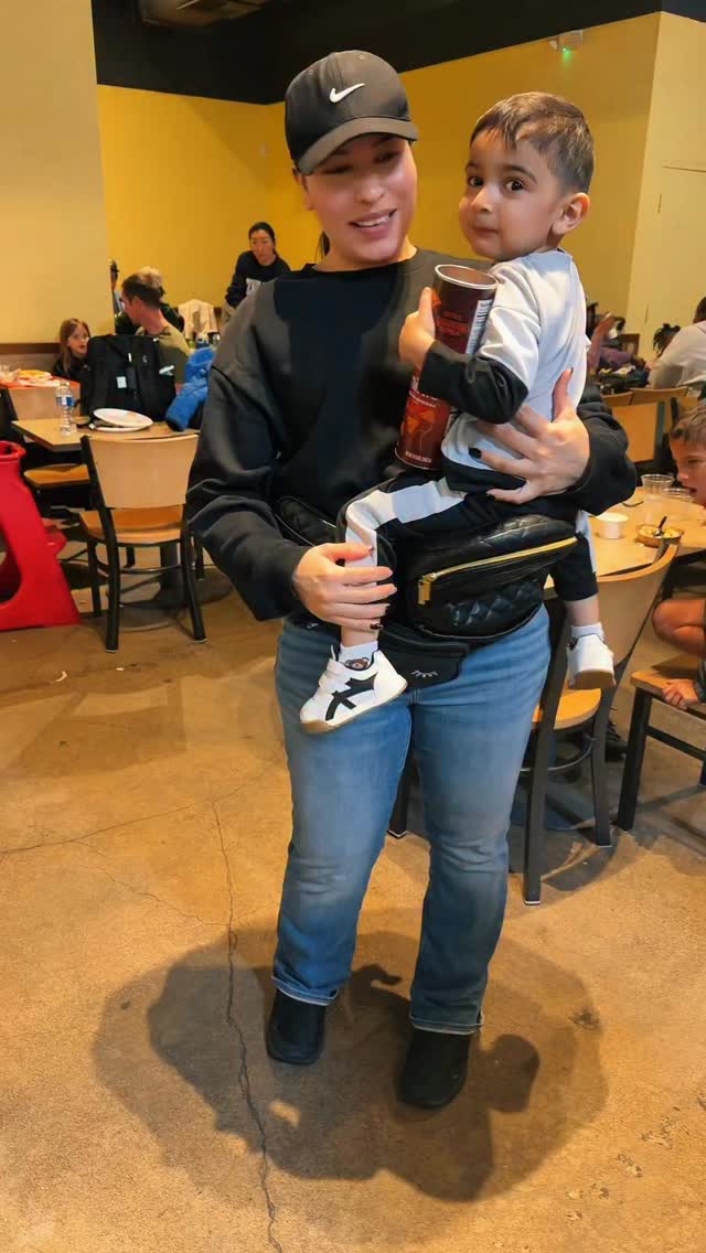 Instagram post by @get_glam_with_sadaf for Tushbaby. Caption reads: Tushbaby Hip Carrier 10/10❤️👌 @tushbaby.