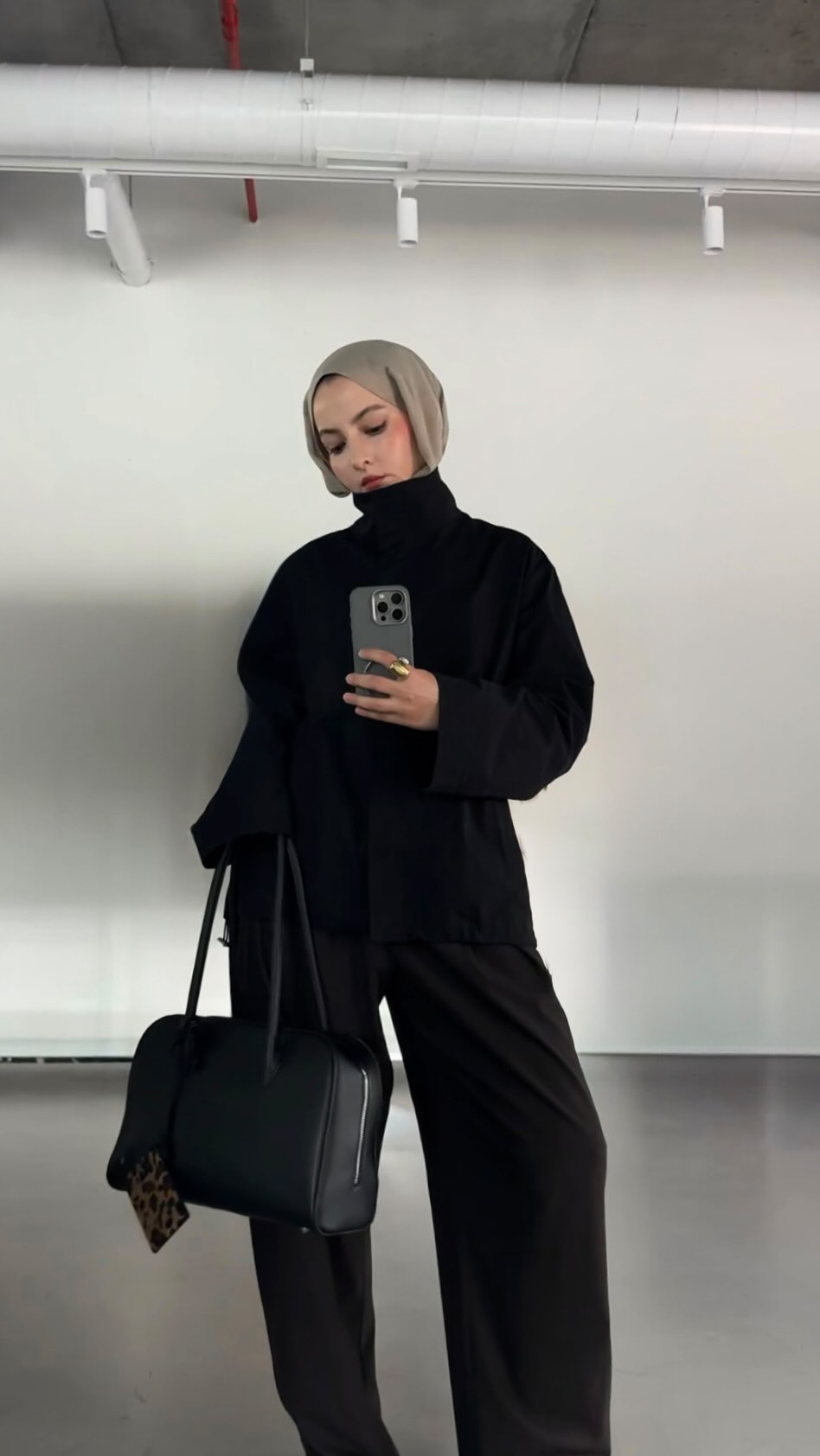 Instagram post by @elifrol1 for SUUD COLLECTION. Caption reads: Wearing basic cuz the quality is Suud☕️.