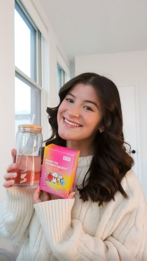 Instagram post by @by.cailey for EVERYDAZE. Caption reads: my favorite UNIVERSTARS keeping me refreshed 💜....